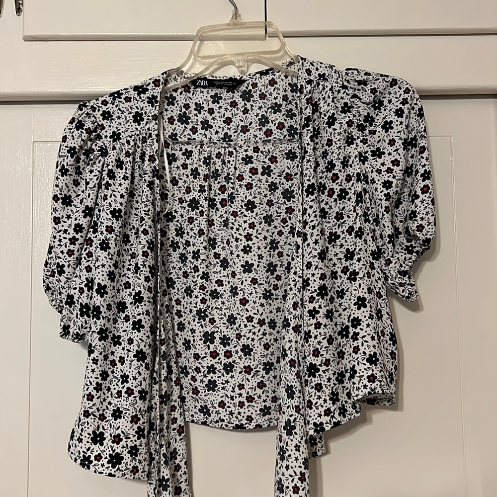 Cropped Zara shirt